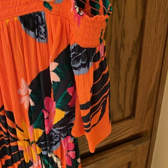 Old Navy Tiered Tropical Floral Midi Dress - Picture 3 of 6